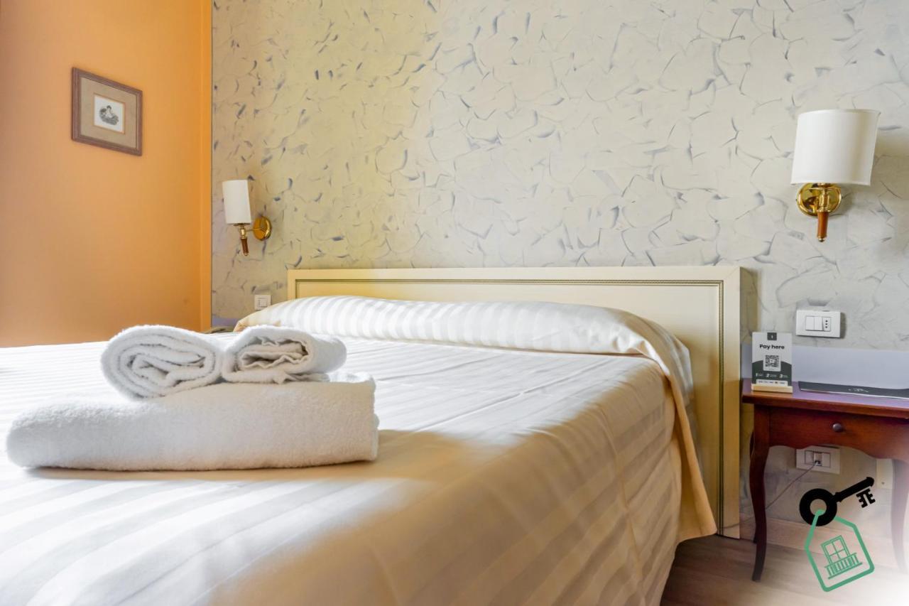 Hotel Rooms Lago Maggiore Verbania Dış mekan fotoğraf