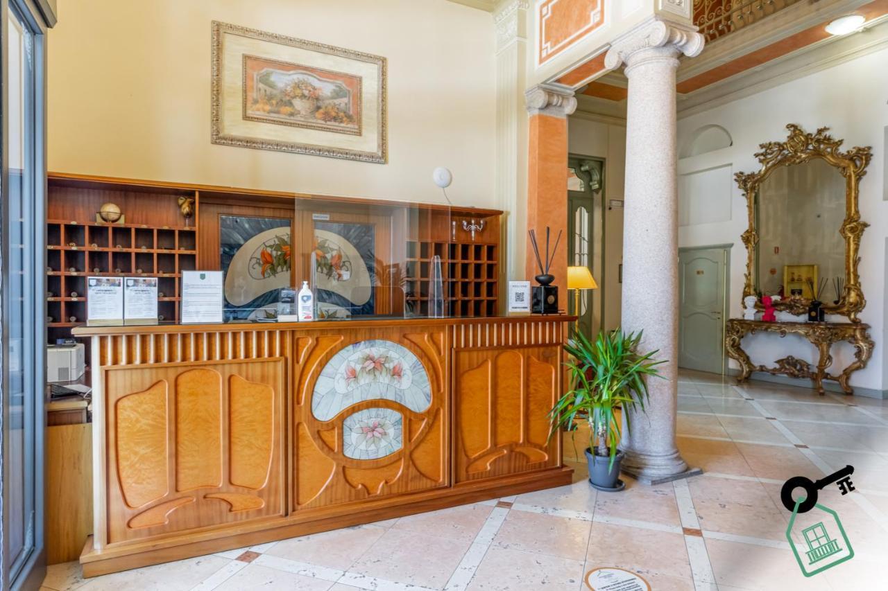 Hotel Rooms Lago Maggiore Verbania Dış mekan fotoğraf